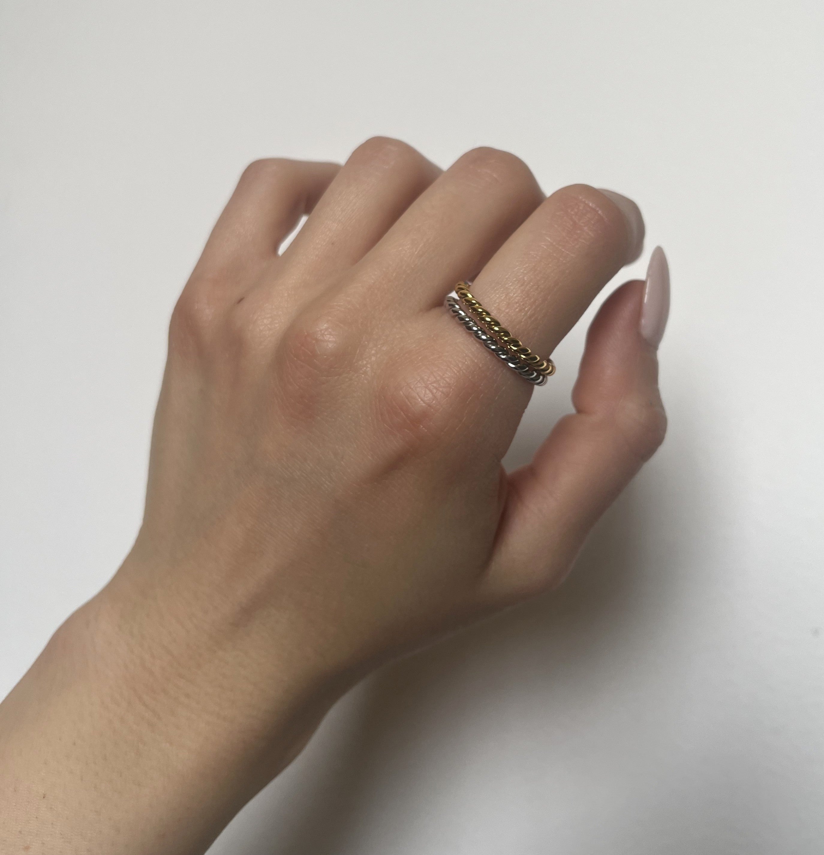 Anello fine intrecciato 🪢