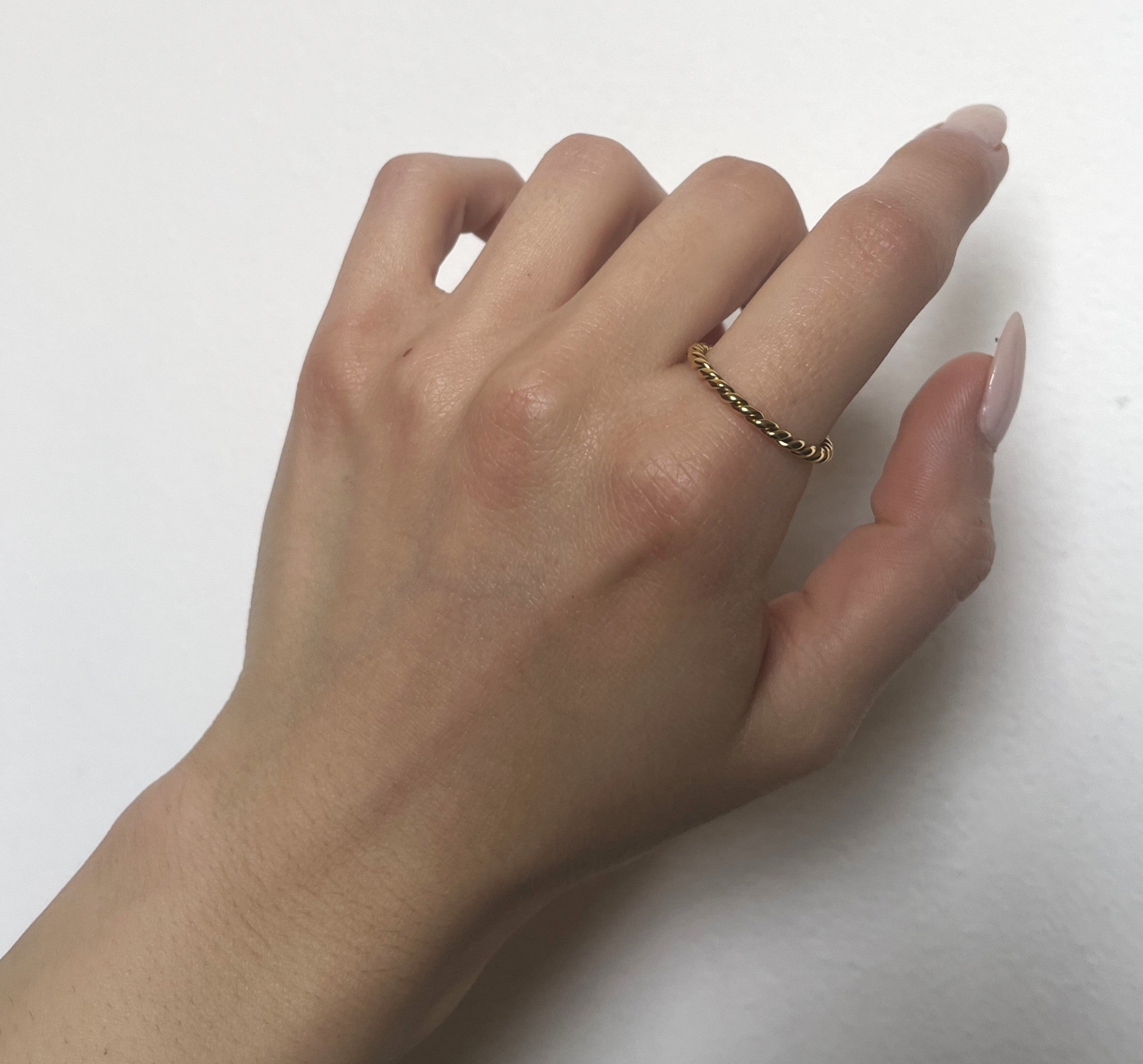 Anello fine intrecciato 🪢